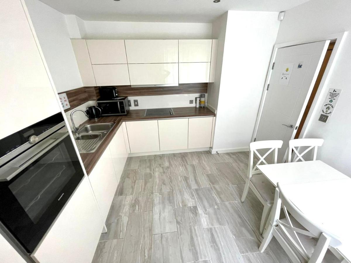 London Stratford Luxury House, 5 Minutes Walk Station, Westfield, 3 Bedrooms 3 Bathrooms, Reception, Garden, Parking Luaran gambar