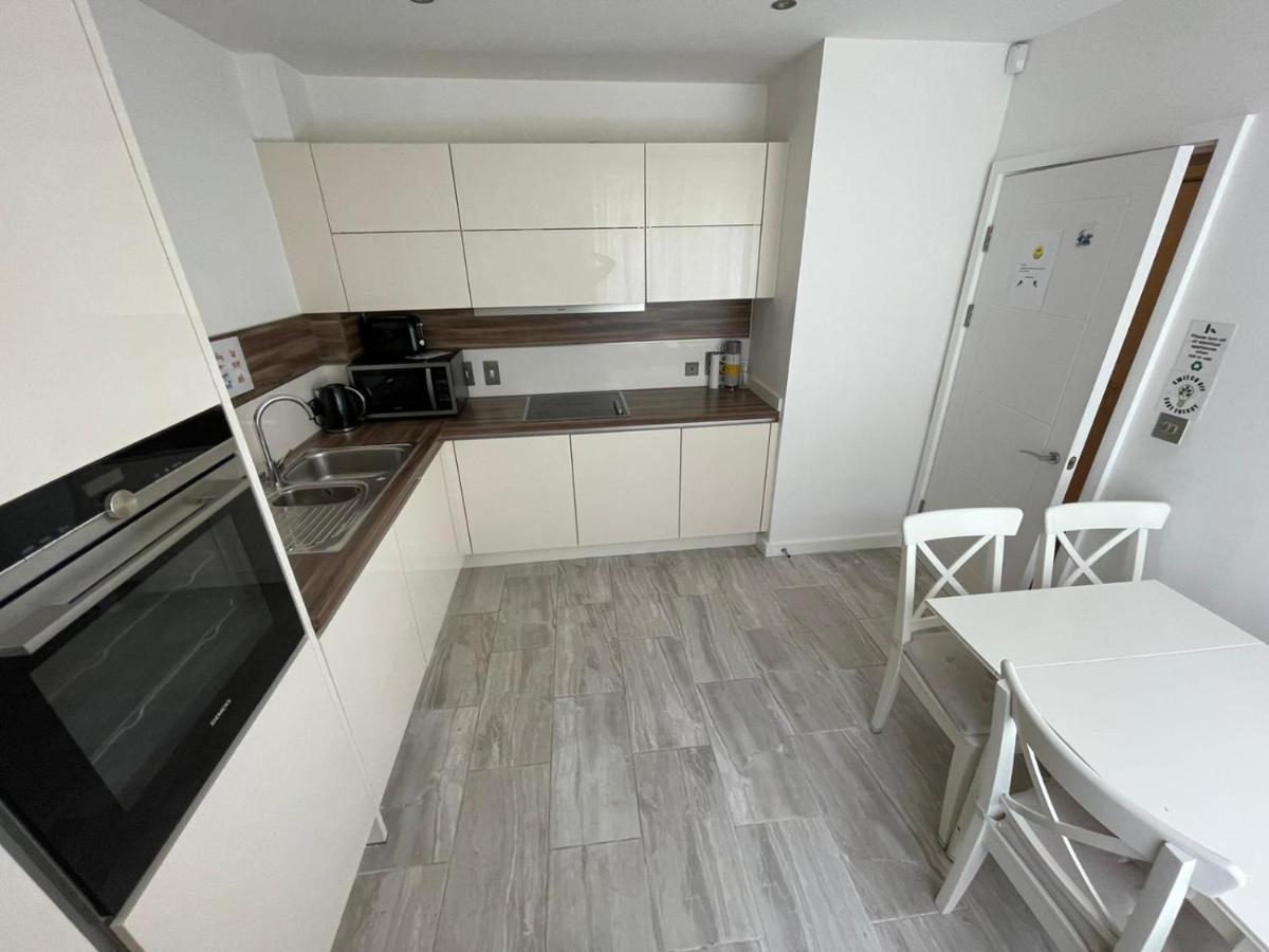 London Stratford Luxury House, 5 Minutes Walk Station, Westfield, 3 Bedrooms 3 Bathrooms, Reception, Garden, Parking Luaran gambar