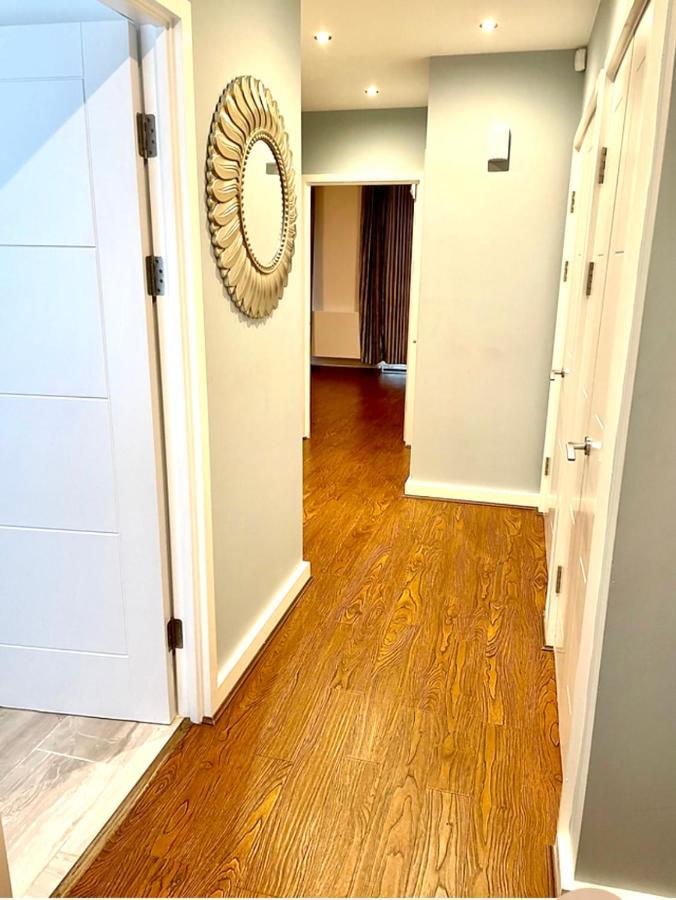 London Stratford Luxury House, 5 Minutes Walk Station, Westfield, 3 Bedrooms 3 Bathrooms, Reception, Garden, Parking Luaran gambar
