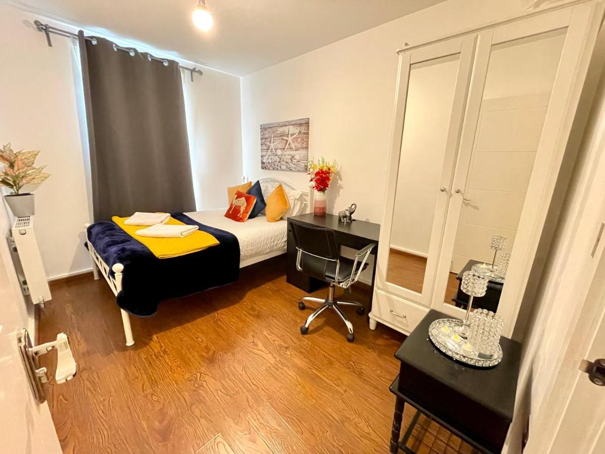 London Stratford Luxury House, 5 Minutes Walk Station, Westfield, 3 Bedrooms 3 Bathrooms, Reception, Garden, Parking Luaran gambar