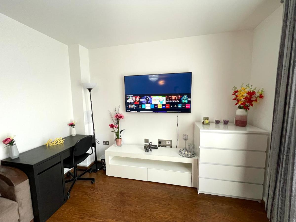 London Stratford Luxury House, 5 Minutes Walk Station, Westfield, 3 Bedrooms 3 Bathrooms, Reception, Garden, Parking Luaran gambar