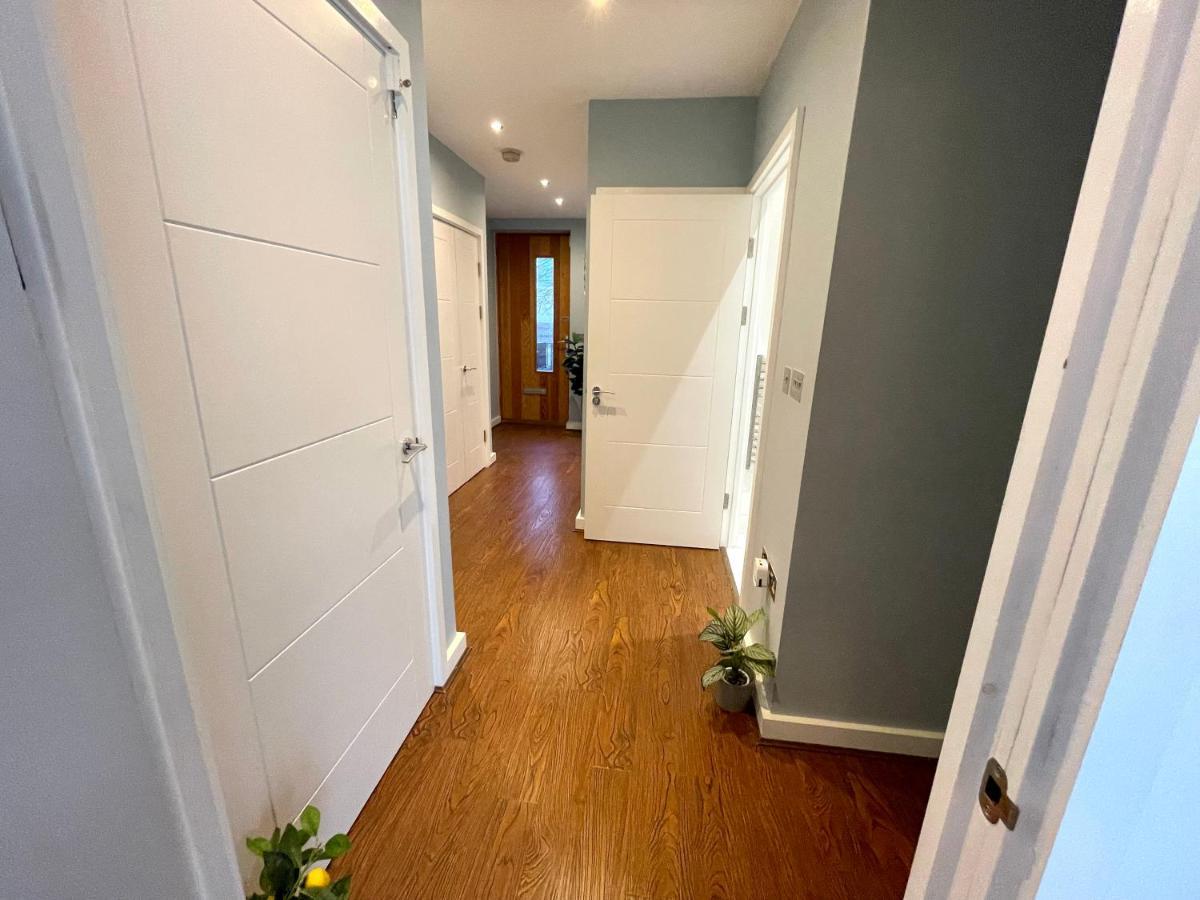 London Stratford Luxury House, 5 Minutes Walk Station, Westfield, 3 Bedrooms 3 Bathrooms, Reception, Garden, Parking Luaran gambar