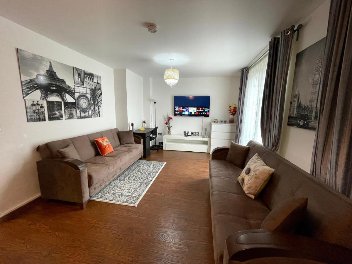 London Stratford Luxury House, 5 Minutes Walk Station, Westfield, 3 Bedrooms 3 Bathrooms, Reception, Garden, Parking Luaran gambar