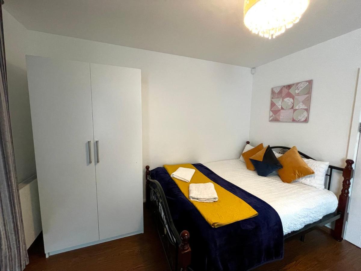 London Stratford Luxury House, 5 Minutes Walk Station, Westfield, 3 Bedrooms 3 Bathrooms, Reception, Garden, Parking Luaran gambar