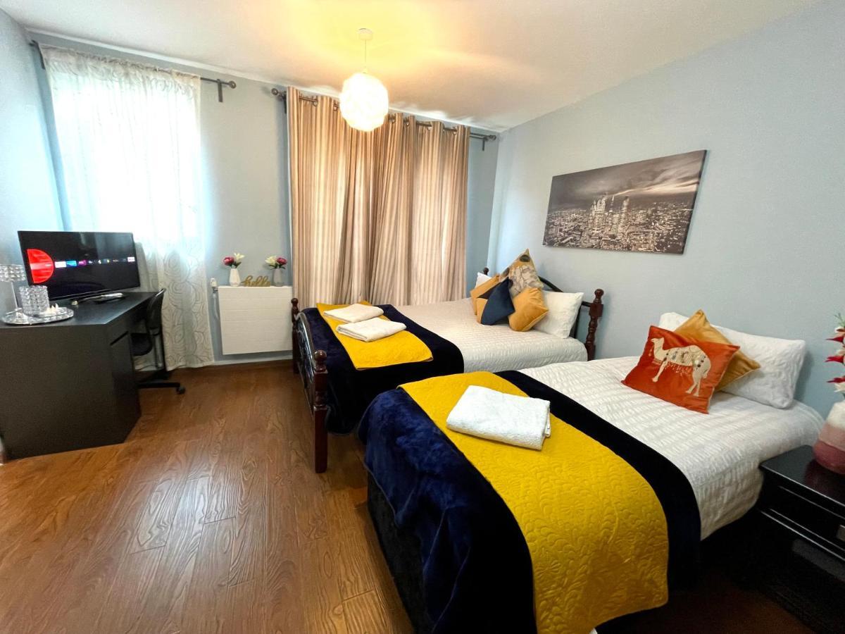 London Stratford Luxury House, 5 Minutes Walk Station, Westfield, 3 Bedrooms 3 Bathrooms, Reception, Garden, Parking Luaran gambar