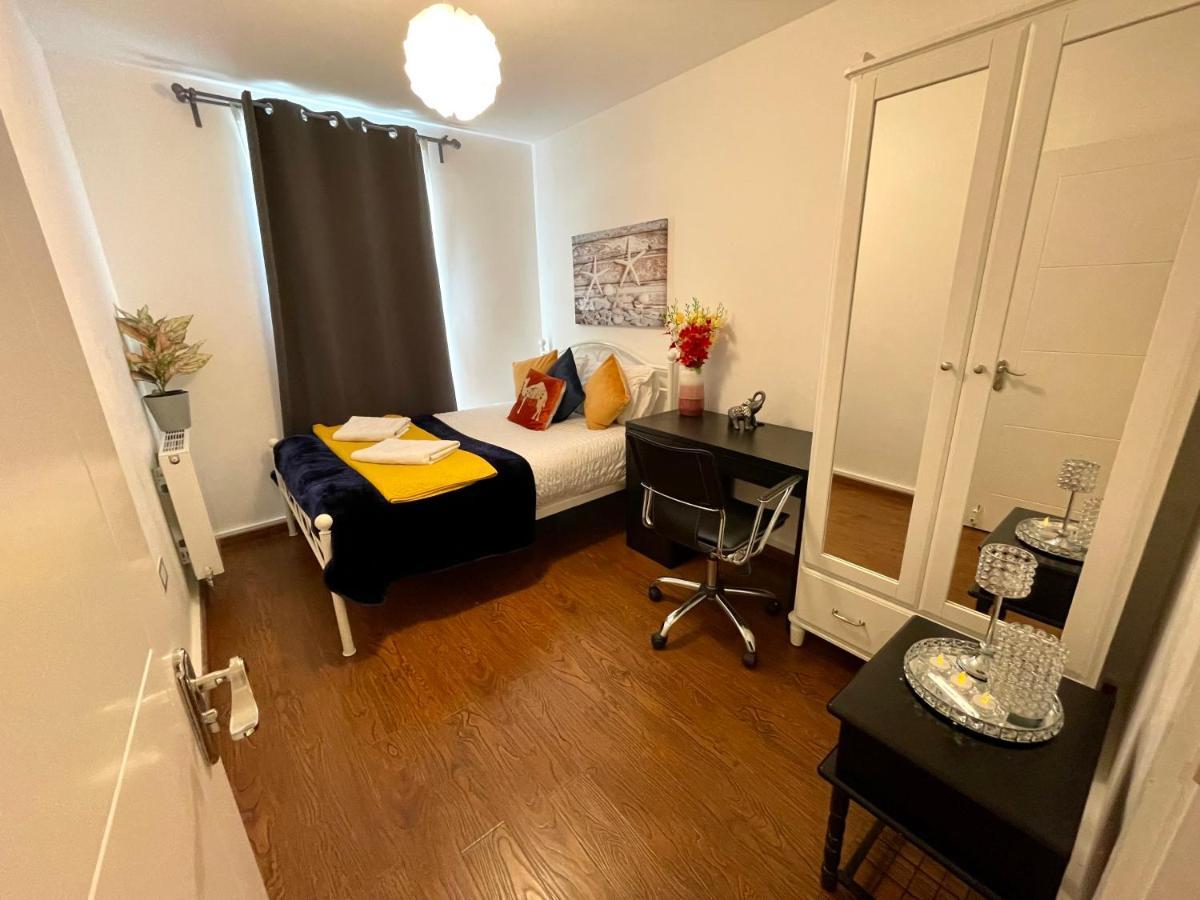 London Stratford Luxury House, 5 Minutes Walk Station, Westfield, 3 Bedrooms 3 Bathrooms, Reception, Garden, Parking Luaran gambar