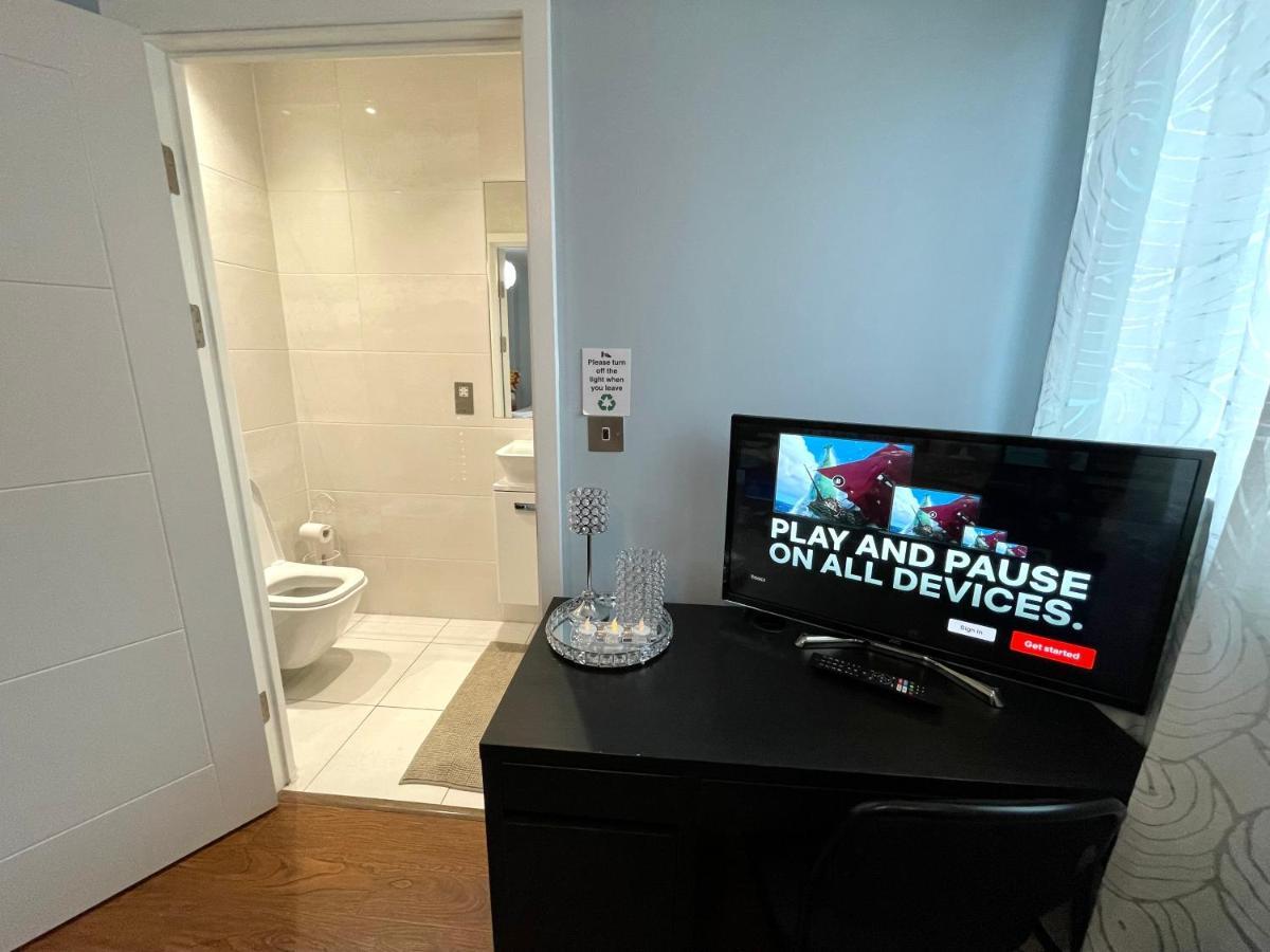 London Stratford Luxury House, 5 Minutes Walk Station, Westfield, 3 Bedrooms 3 Bathrooms, Reception, Garden, Parking Luaran gambar