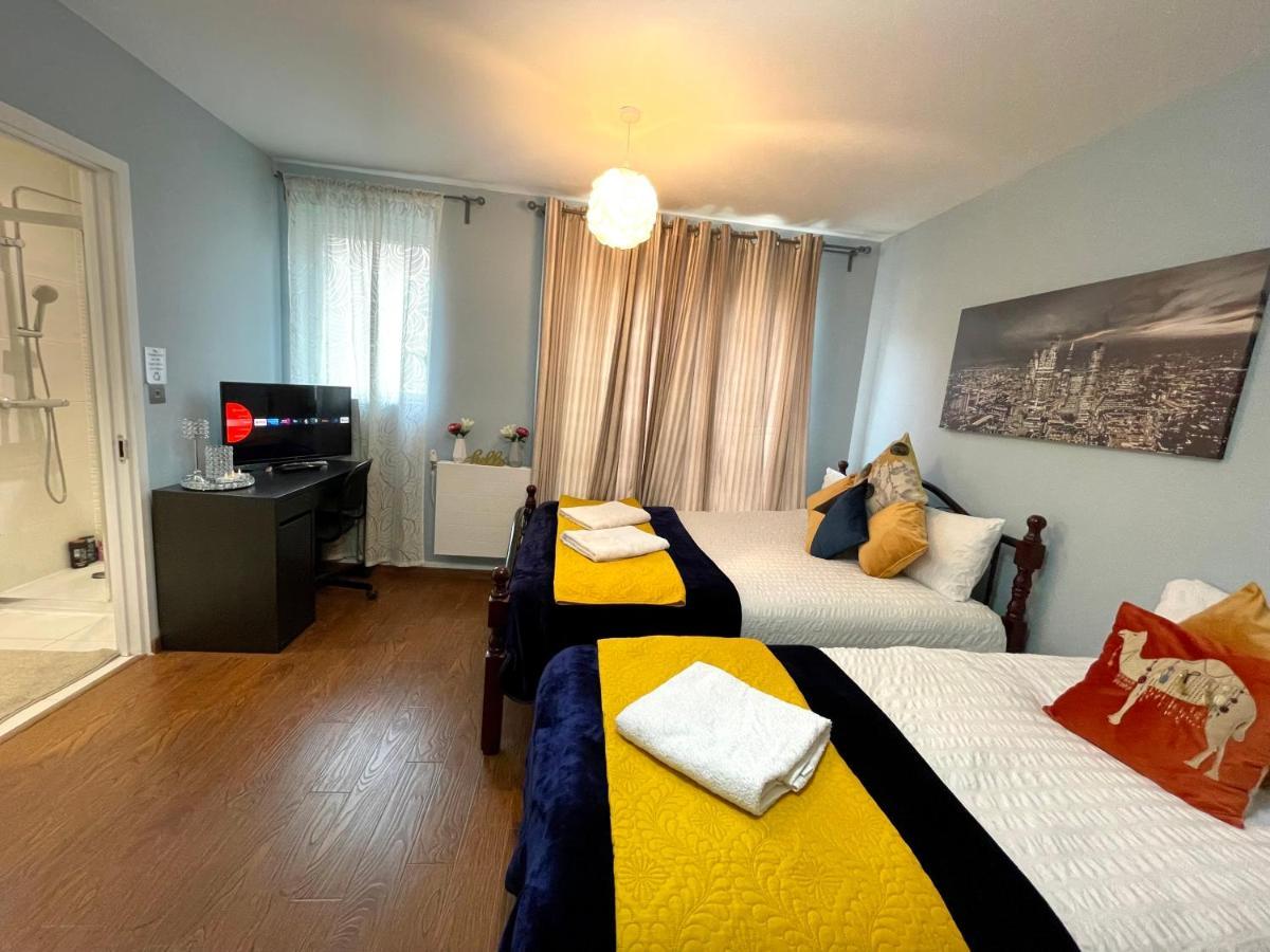 London Stratford Luxury House, 5 Minutes Walk Station, Westfield, 3 Bedrooms 3 Bathrooms, Reception, Garden, Parking Luaran gambar