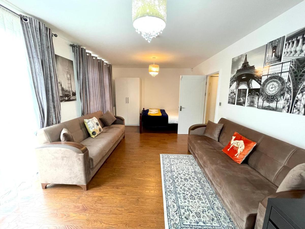 London Stratford Luxury House, 5 Minutes Walk Station, Westfield, 3 Bedrooms 3 Bathrooms, Reception, Garden, Parking Luaran gambar