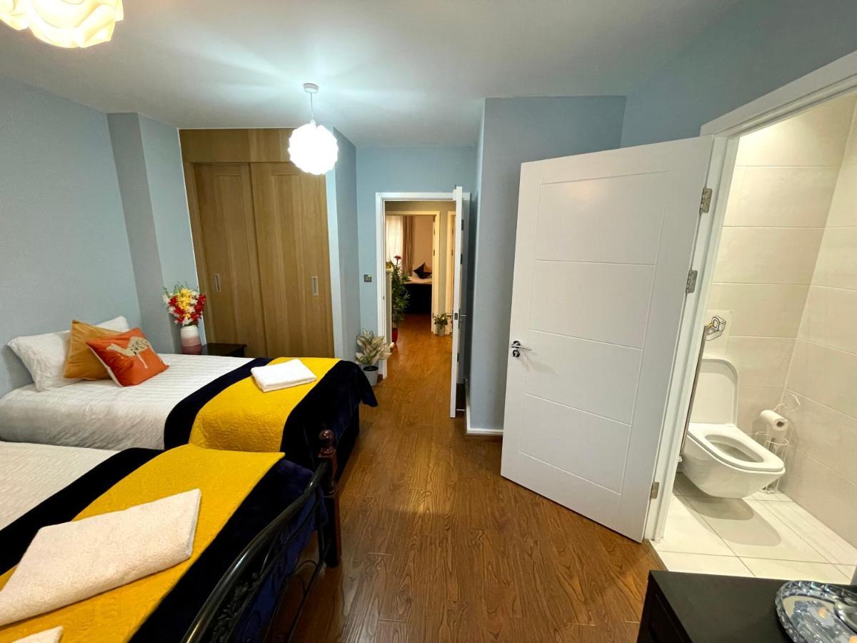 London Stratford Luxury House, 5 Minutes Walk Station, Westfield, 3 Bedrooms 3 Bathrooms, Reception, Garden, Parking Luaran gambar