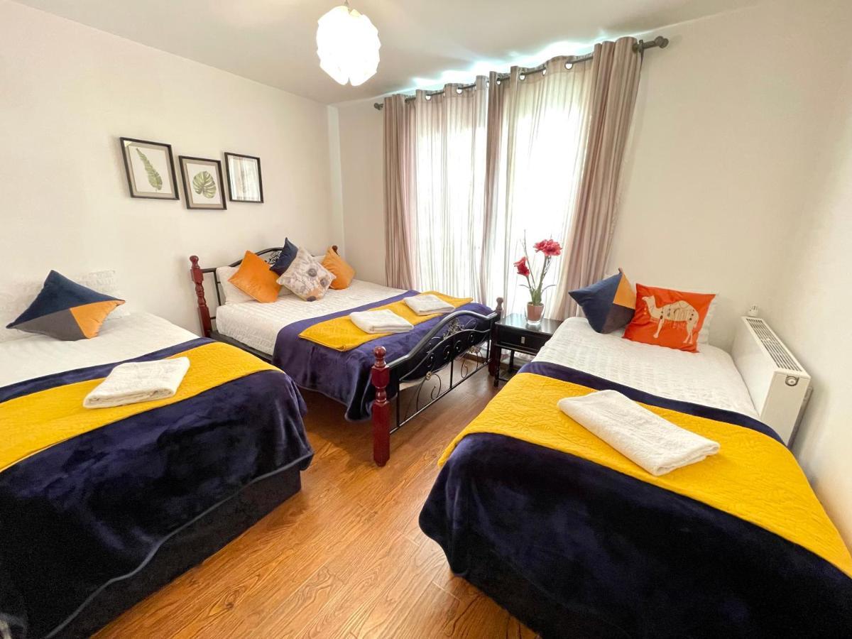London Stratford Luxury House, 5 Minutes Walk Station, Westfield, 3 Bedrooms 3 Bathrooms, Reception, Garden, Parking Luaran gambar