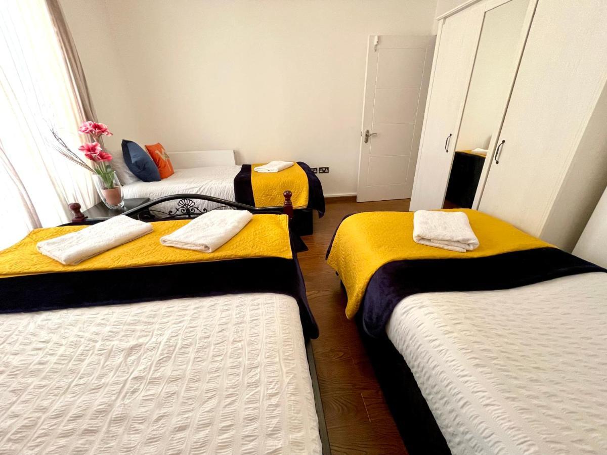 London Stratford Luxury House, 5 Minutes Walk Station, Westfield, 3 Bedrooms 3 Bathrooms, Reception, Garden, Parking Luaran gambar