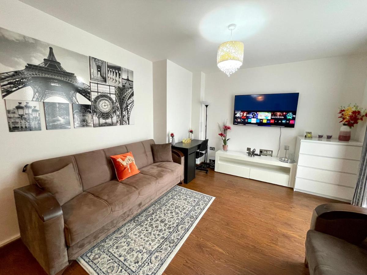 London Stratford Luxury House, 5 Minutes Walk Station, Westfield, 3 Bedrooms 3 Bathrooms, Reception, Garden, Parking Luaran gambar