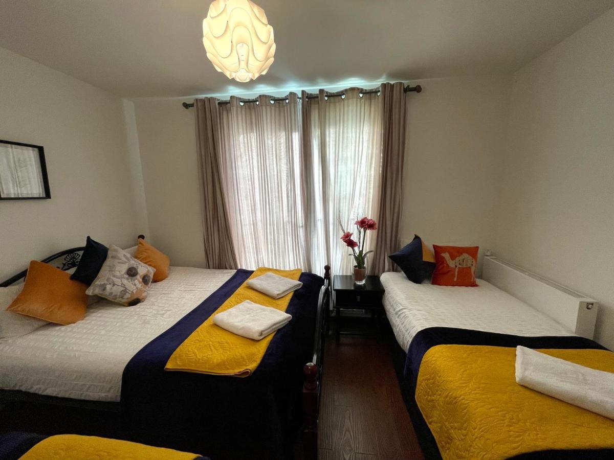 London Stratford Luxury House, 5 Minutes Walk Station, Westfield, 3 Bedrooms 3 Bathrooms, Reception, Garden, Parking Luaran gambar
